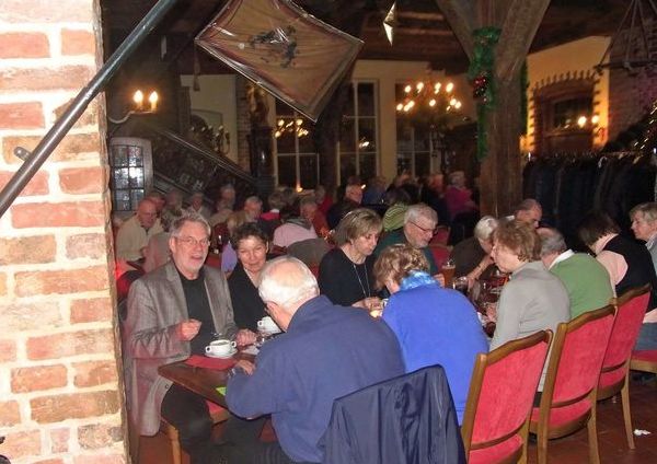 Lichterfahrt nach Lüneburg, Besuch des Weihnachtsmarktes, Besichtigung des Rathauses und mit einem Festsessen im Gasthof "Krone"