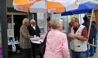 14.07.2018 – Infostand – Unterschriftensammlung gegen die Schließung des Freibades Rahlstedt