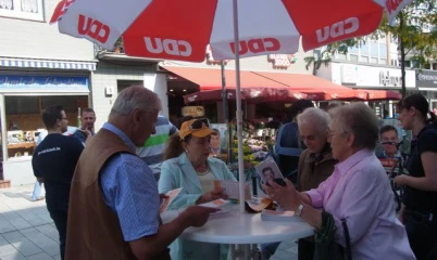 07.09.2013 – Info-Stand der CDU-Rahlstedt in der Schweriner Str.