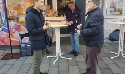 Dennis Thering auf seiner Wahlkreistour zu Besuch in Rahlstedt am 10.11.21