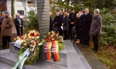 19. November 2017 – Volkstrauertag – Überparteiliche Veranstaltung mit Niederlegung von Kränzen am Denkmal der Kriegsopfer in Rahlstedt